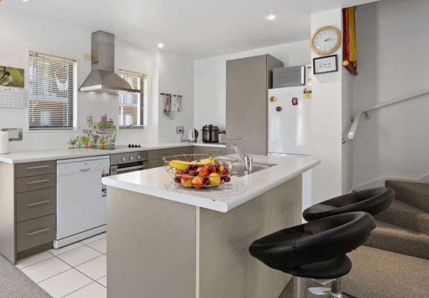 6 Rochdale Way, Stoke, Nelson - Carousel 2
