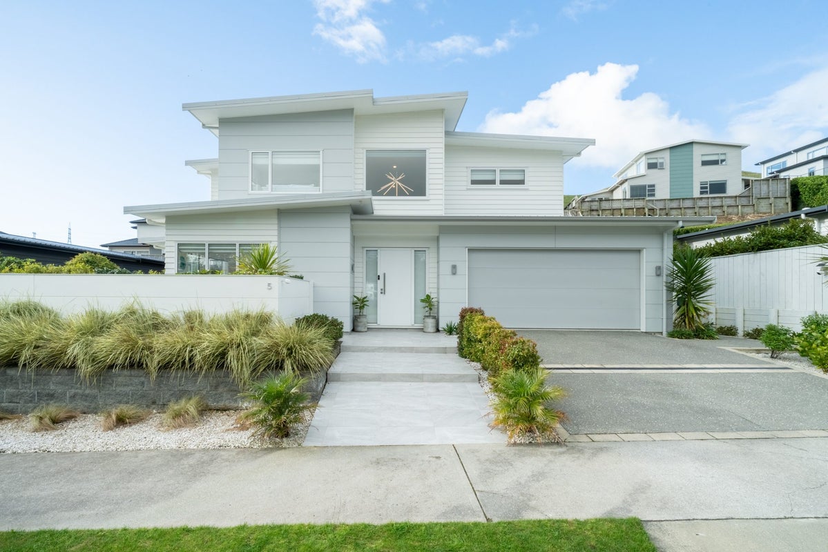 5 Farnworth Tce, Churton Park, Wellington - Carousel 2