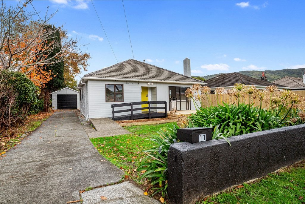11 Burden Avenue, Wainuiomata, Lower Hutt - Carousel 1