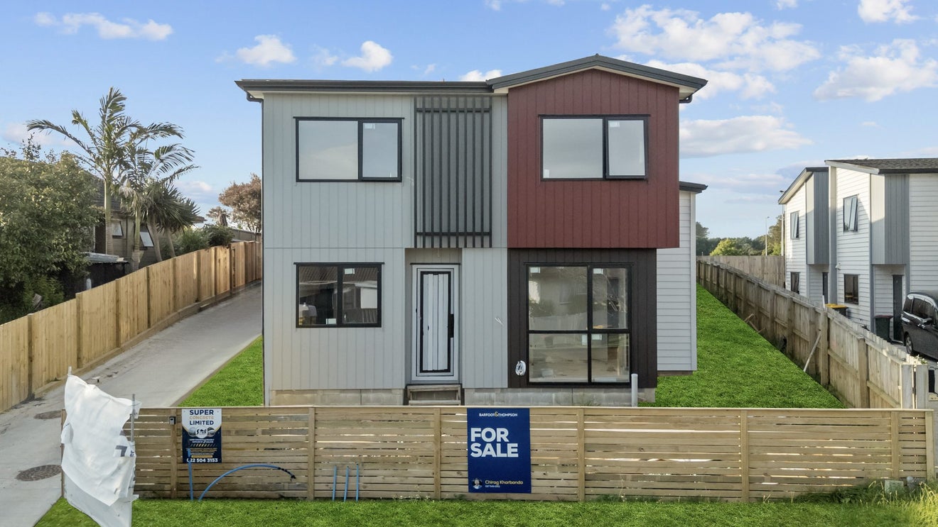 16C Anglers Way, Wattle Downs, Auckland - Carousel 1