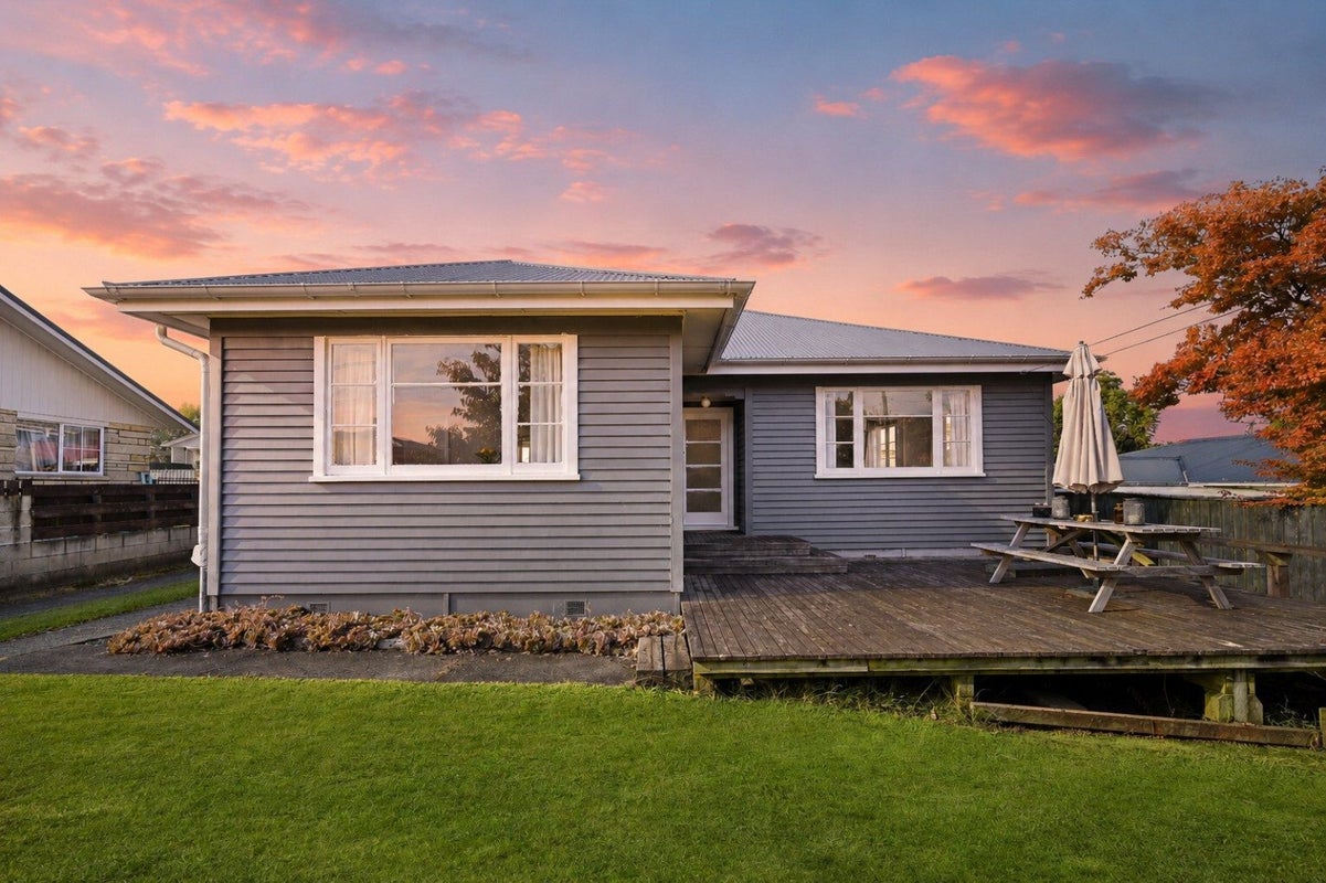 69 Pine Avenue, Melville, Hamilton - Carousel 2