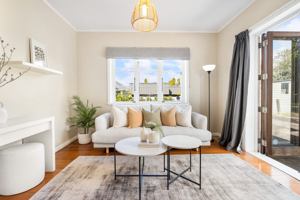 76B Walmer Road, Point Chevalier, Auckland - Carousel 2