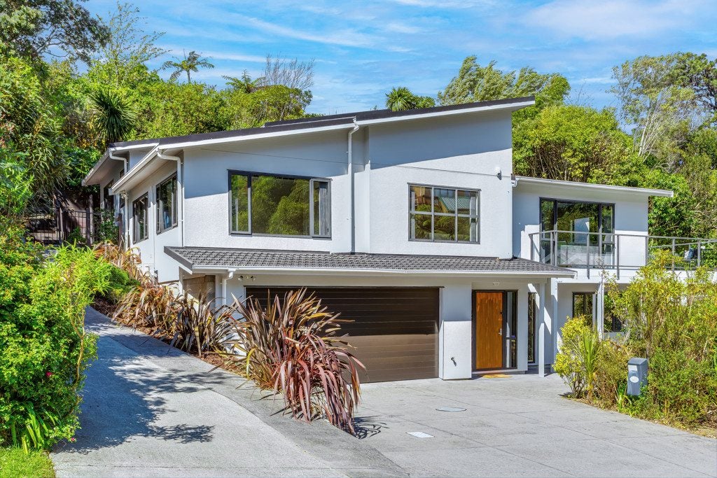 3 Atahu Grove, Tirohanga, Lower Hutt - Carousel 1