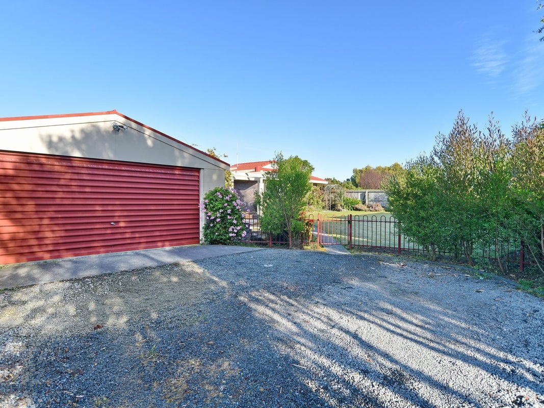 32 Millstream Drive, Lincoln, Lincoln - Carousel 26