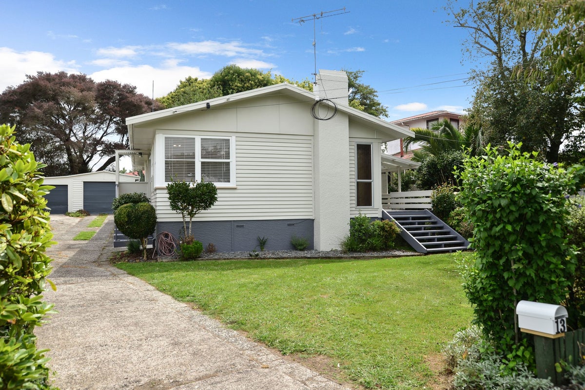 13 Morris Road, Hillcrest, Hamilton - Carousel 1