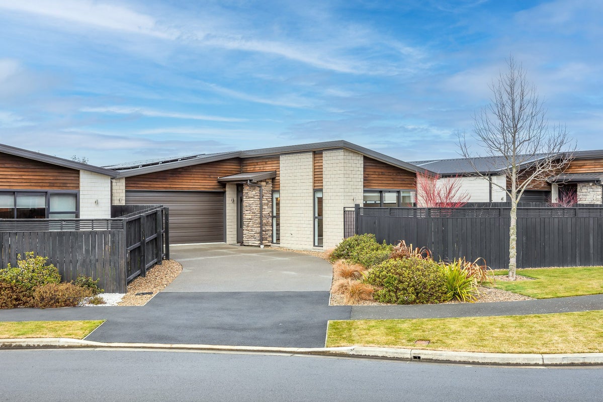 2 Lussa Close, Broomfield, Christchurch - Carousel 13