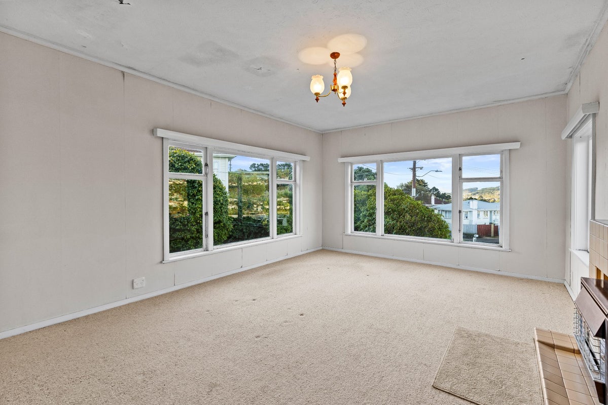 17 Hampton Hill Road, Tawa, Wellington - Carousel 2
