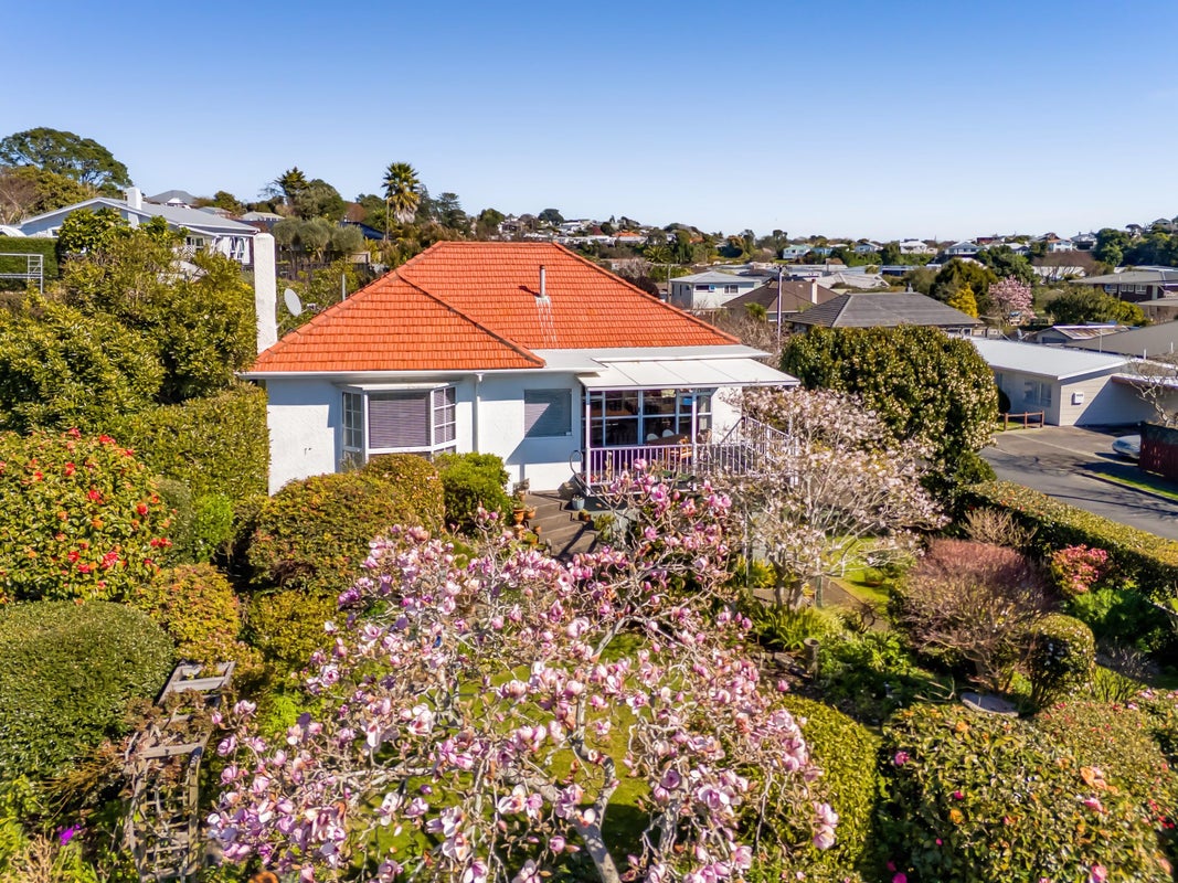32 Queens Road, Glen Avon, New Plymouth - Carousel 2