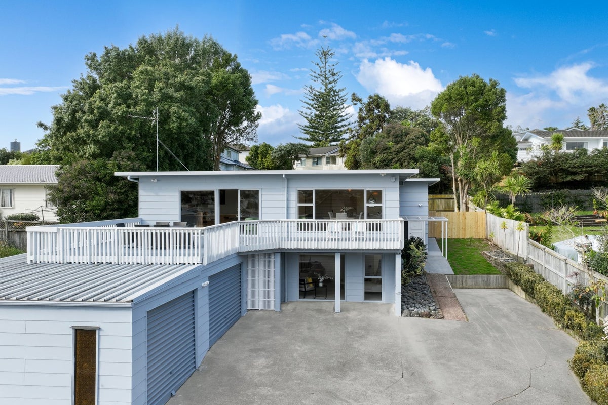 2/21 Velma Road, Hillcrest, Auckland - Carousel 32
