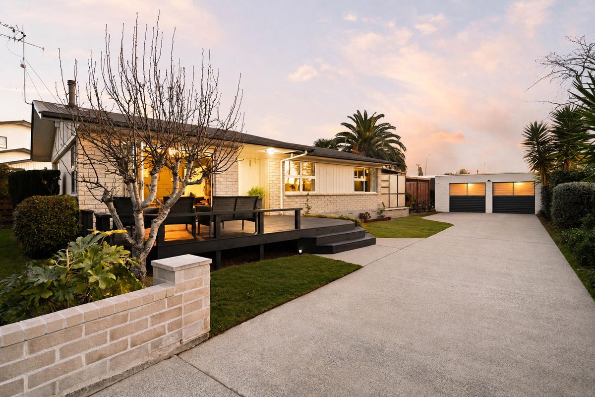 19 Clematis Avenue, Pukete, Hamilton - Carousel 1