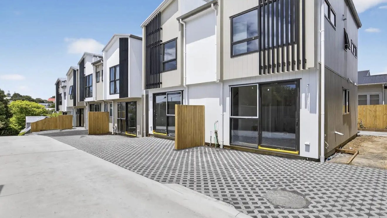 18A Woodglen Road, Glen Eden, Auckland - Carousel 1