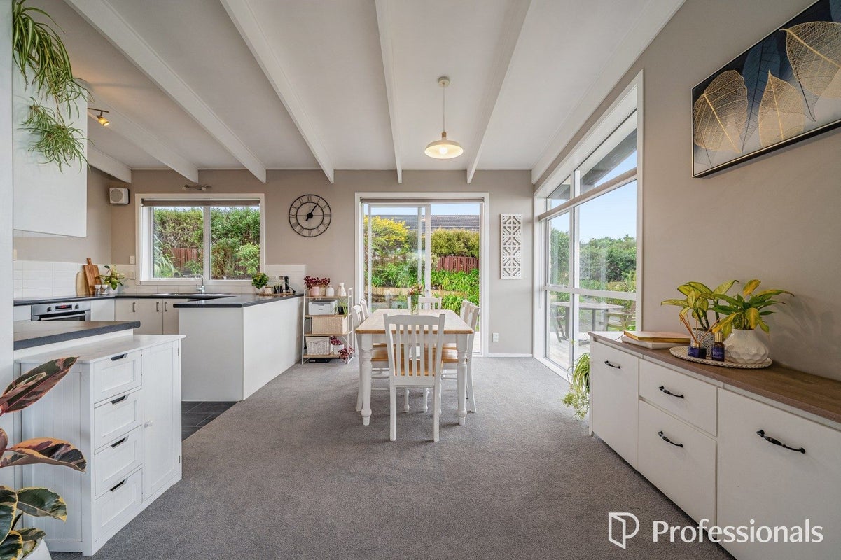 6 Viscount Grove, Kelson, Lower Hutt - Carousel 2