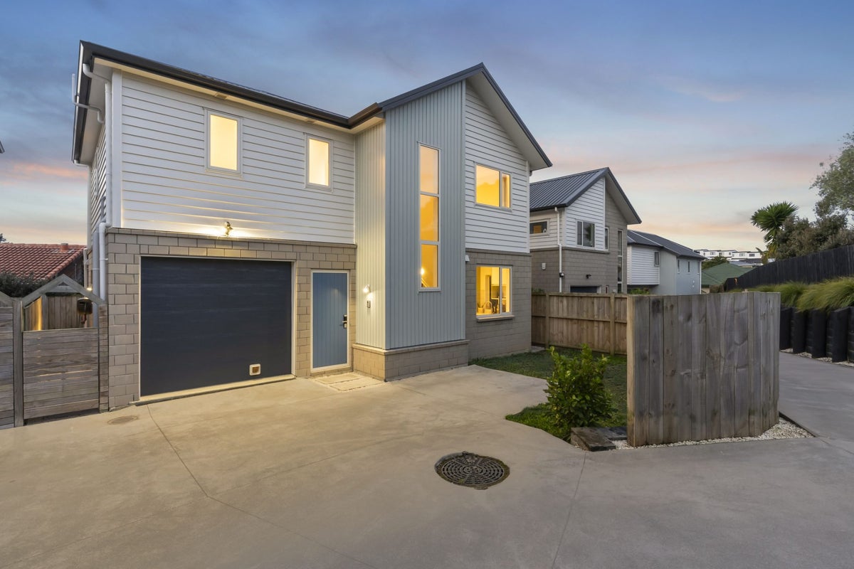 5C Quiet Street, Te Atatu South, Auckland - Carousel 1