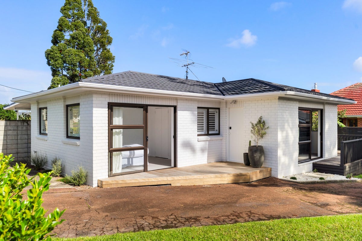 28A Renata Crescent, Te Atatu Peninsula, Waitakere - Carousel 2