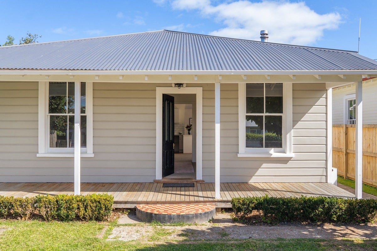 15 Oman Street, Kaiti, Gisborne - Carousel 25