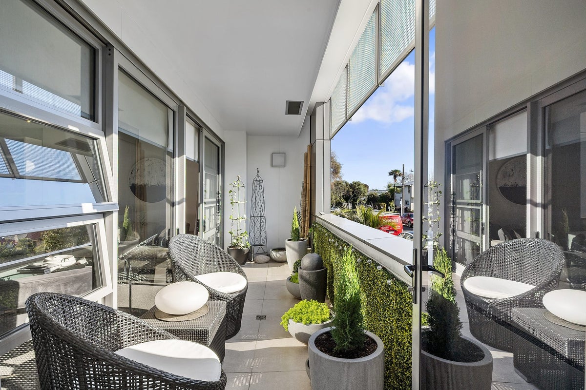 103/16 Huron Street, Takapuna, Auckland - Carousel 2