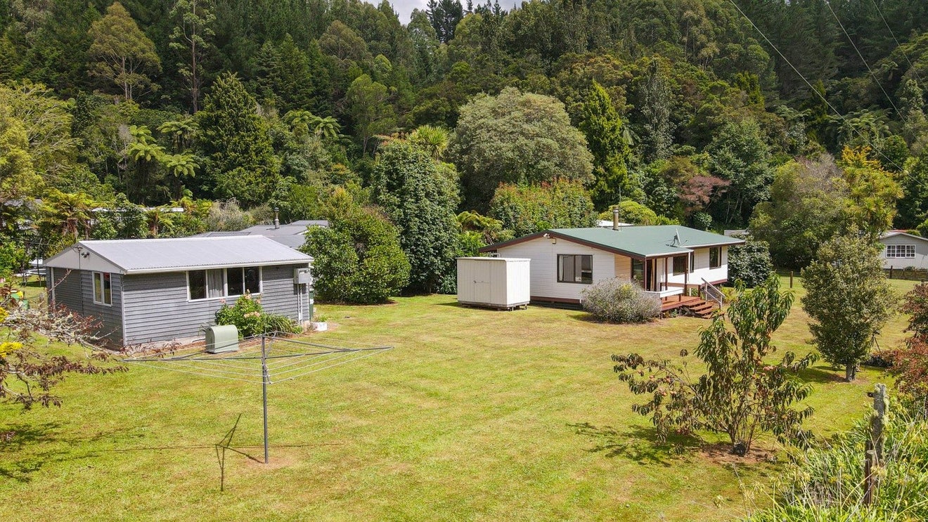 3 Tombleson Road, Lake Rotoma, Rotorua - Carousel 2