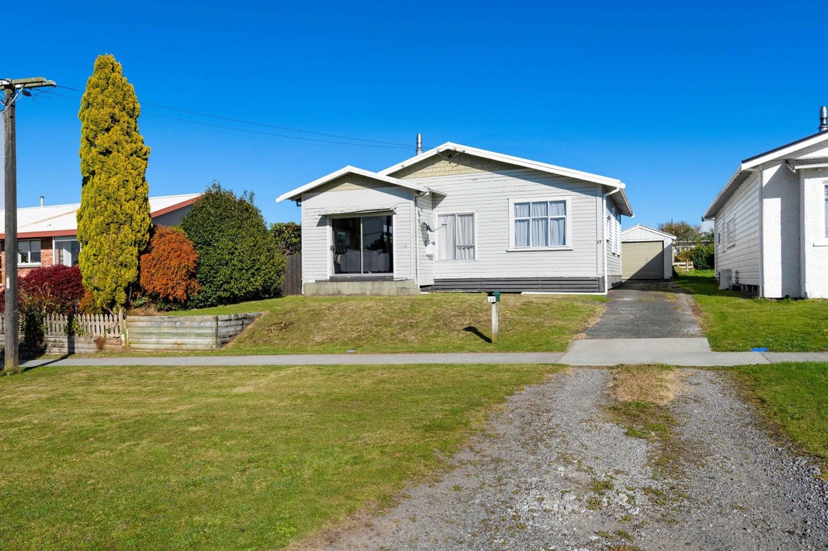 17 Juliet Street, Stratford - Carousel 1