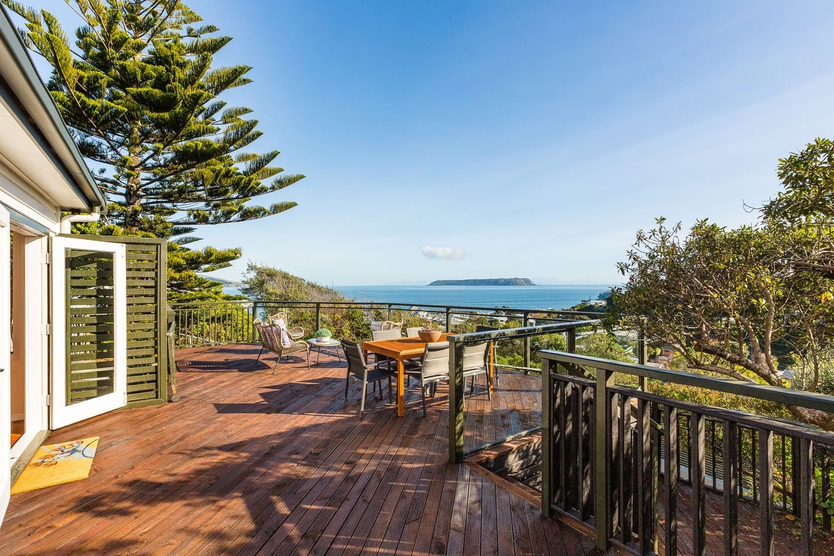 30 Roys Road, Plimmerton, Porirua - Carousel 1