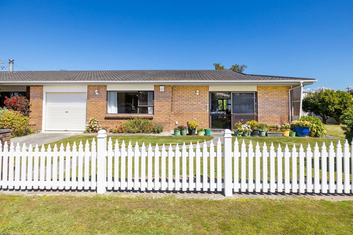 86 Bell Street, Featherston - Carousel 2