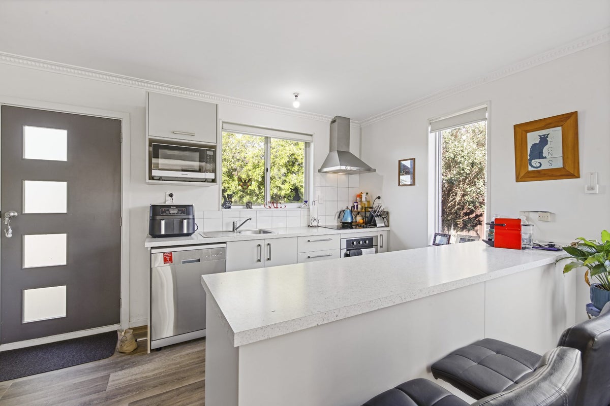 1/20 De Bloge Place, Burwood, Christchurch - Carousel 2