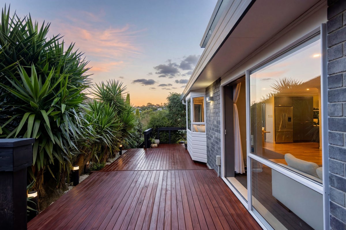 86 Crestview Place, Browns Bay, Auckland - Carousel 2