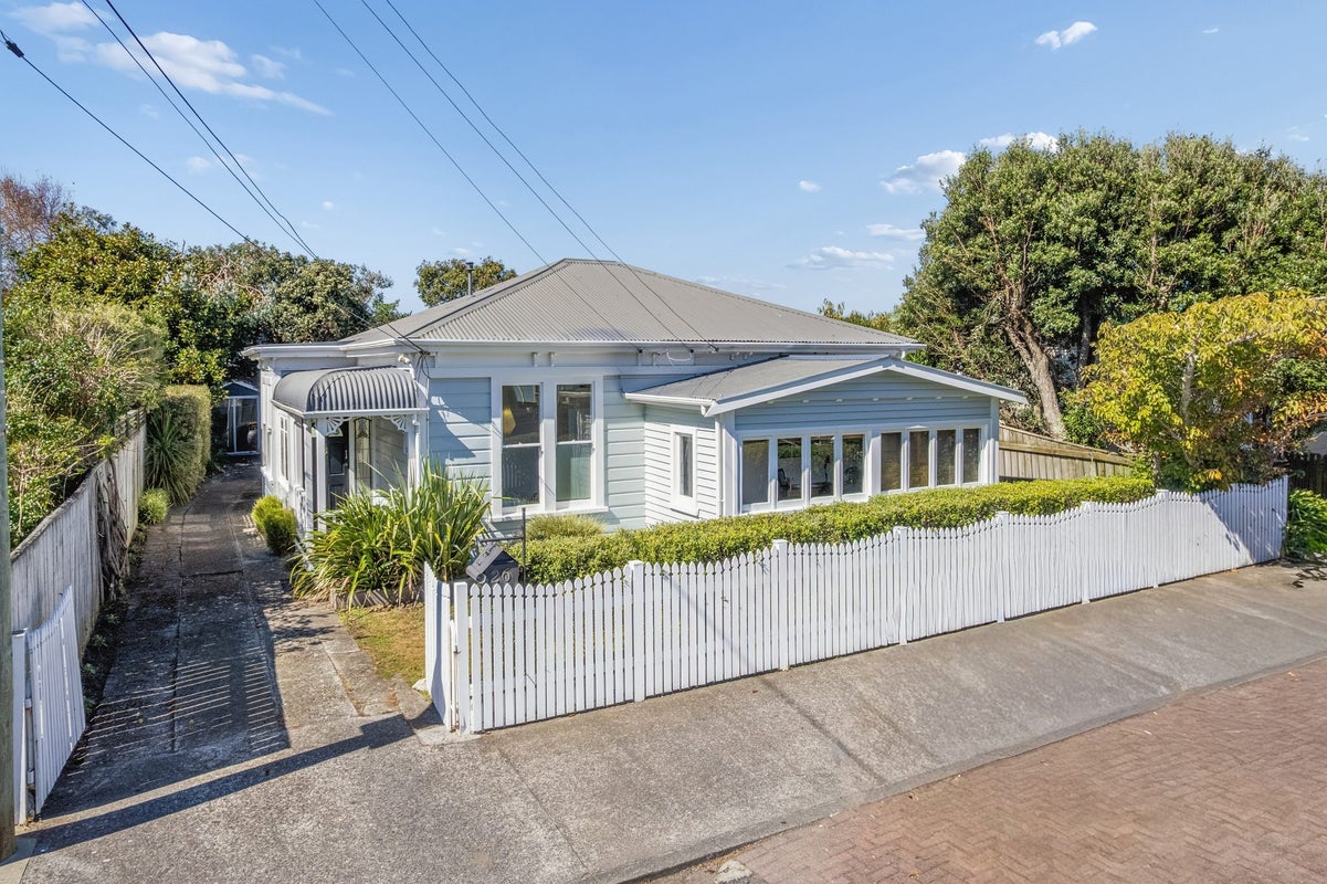 26 Bay Street, Petone, Lower Hutt - Carousel 1