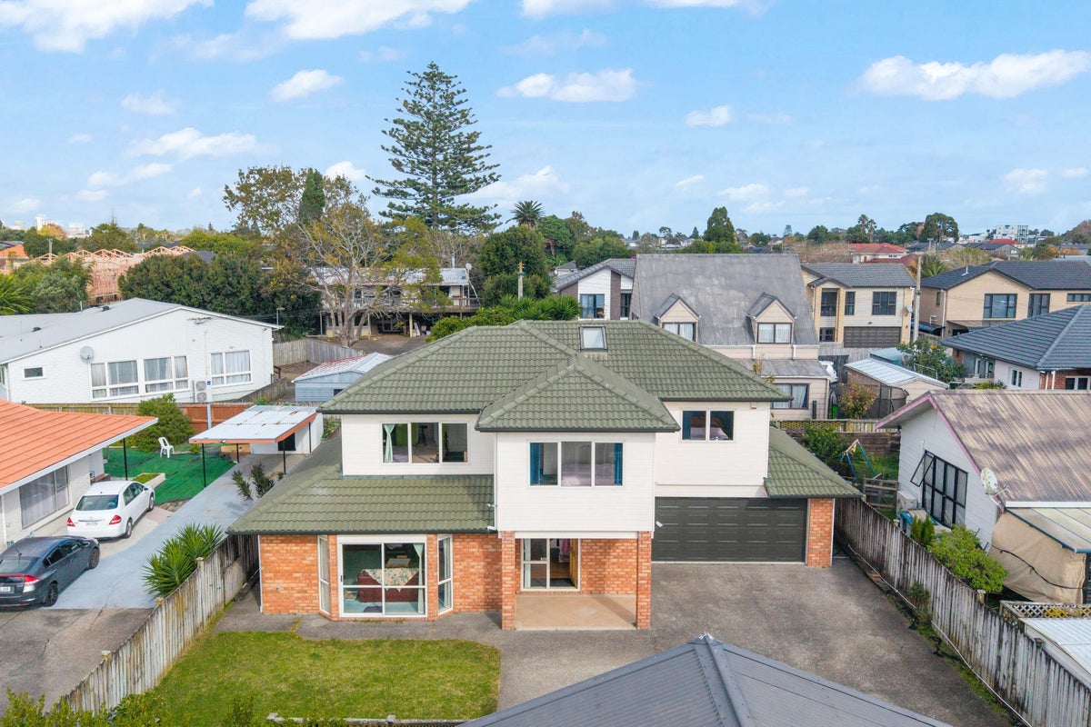 31 Kimpton Road, Papatoetoe, Auckland - Carousel 1