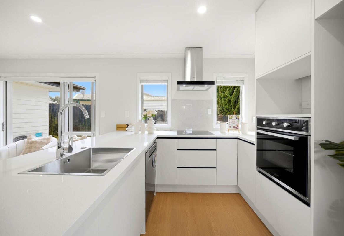 12A Quincey Place, Massey, Waitakere City, Auckland - Carousel 12