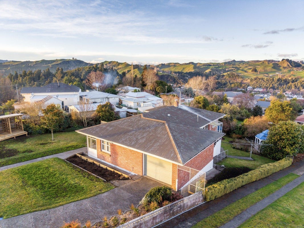 12 Lark Street, Taihape, Taihape - Carousel 2