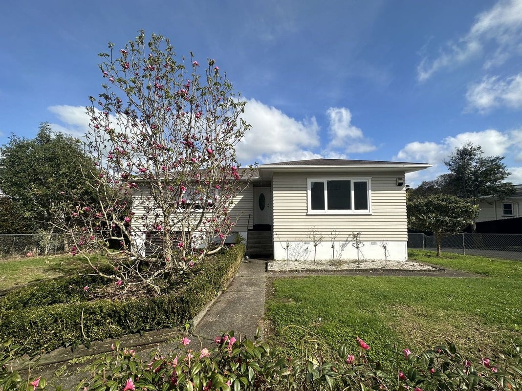 13 Hellyers Street, Birkdale, North Shore City, Auckland - Carousel 1