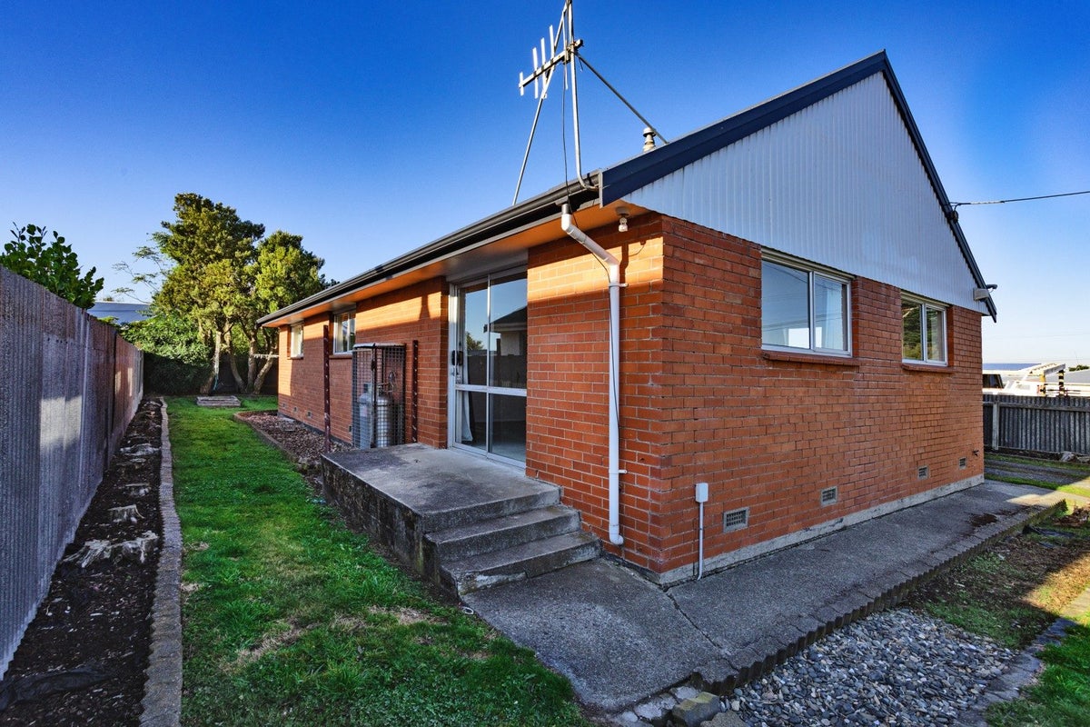 51 Frome Street, Clifton, Invercargill - Carousel 1