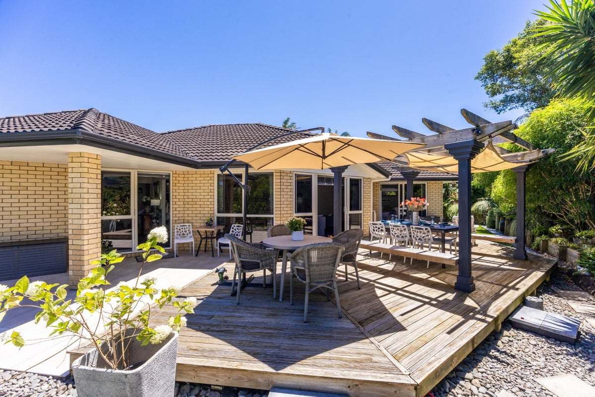 2 Commodore Court, Gulf Harbour, Whangaparaoa - Carousel 1