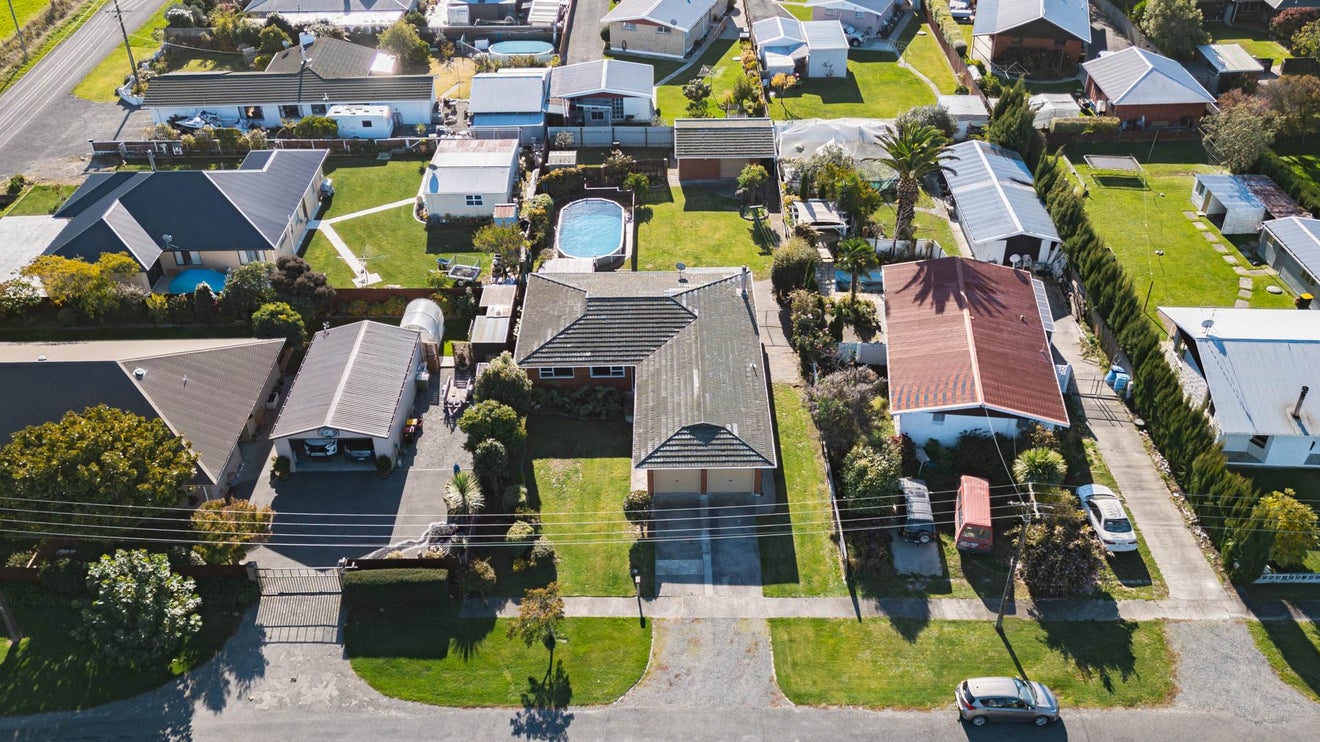 6 Robinson Street, Grovetown, Blenheim - Carousel 1