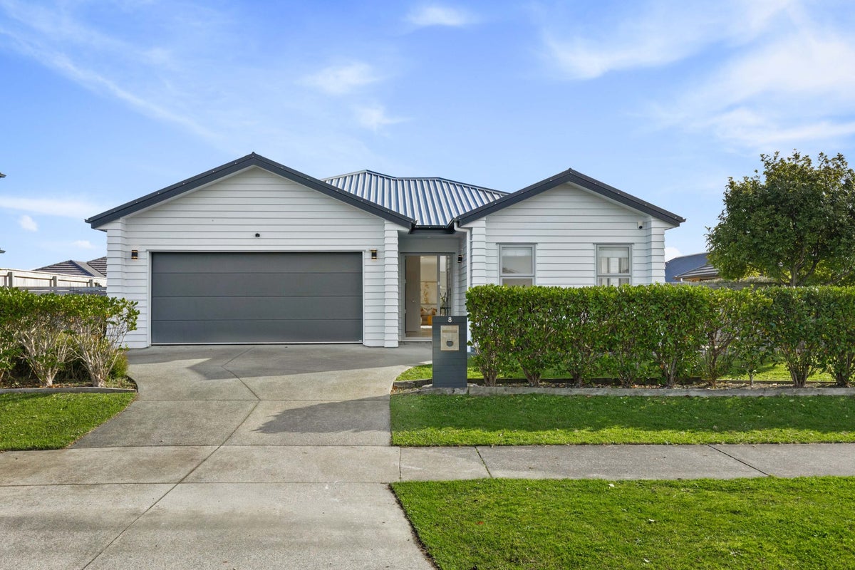 8 Aporo Drive, Kumeu - Carousel 1