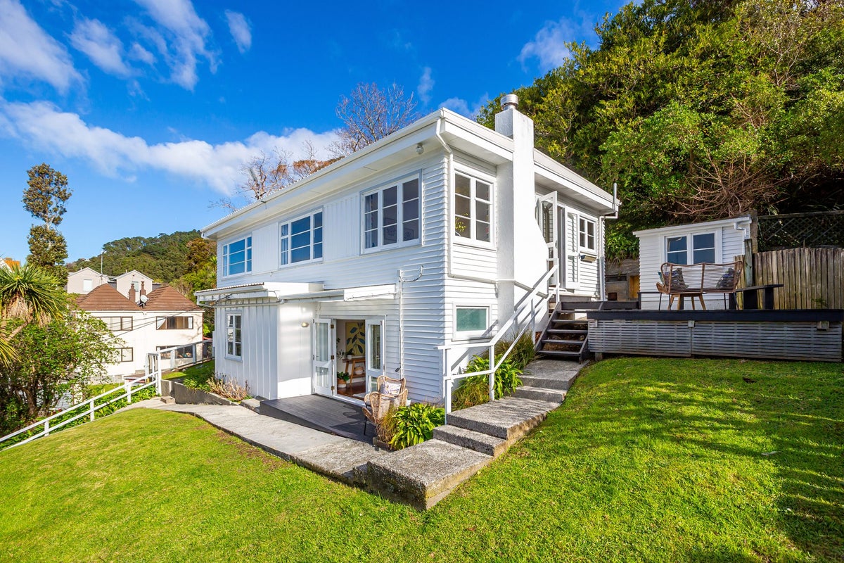 8 Papawai Terrace, Mount Cook, Wellington - Carousel 1