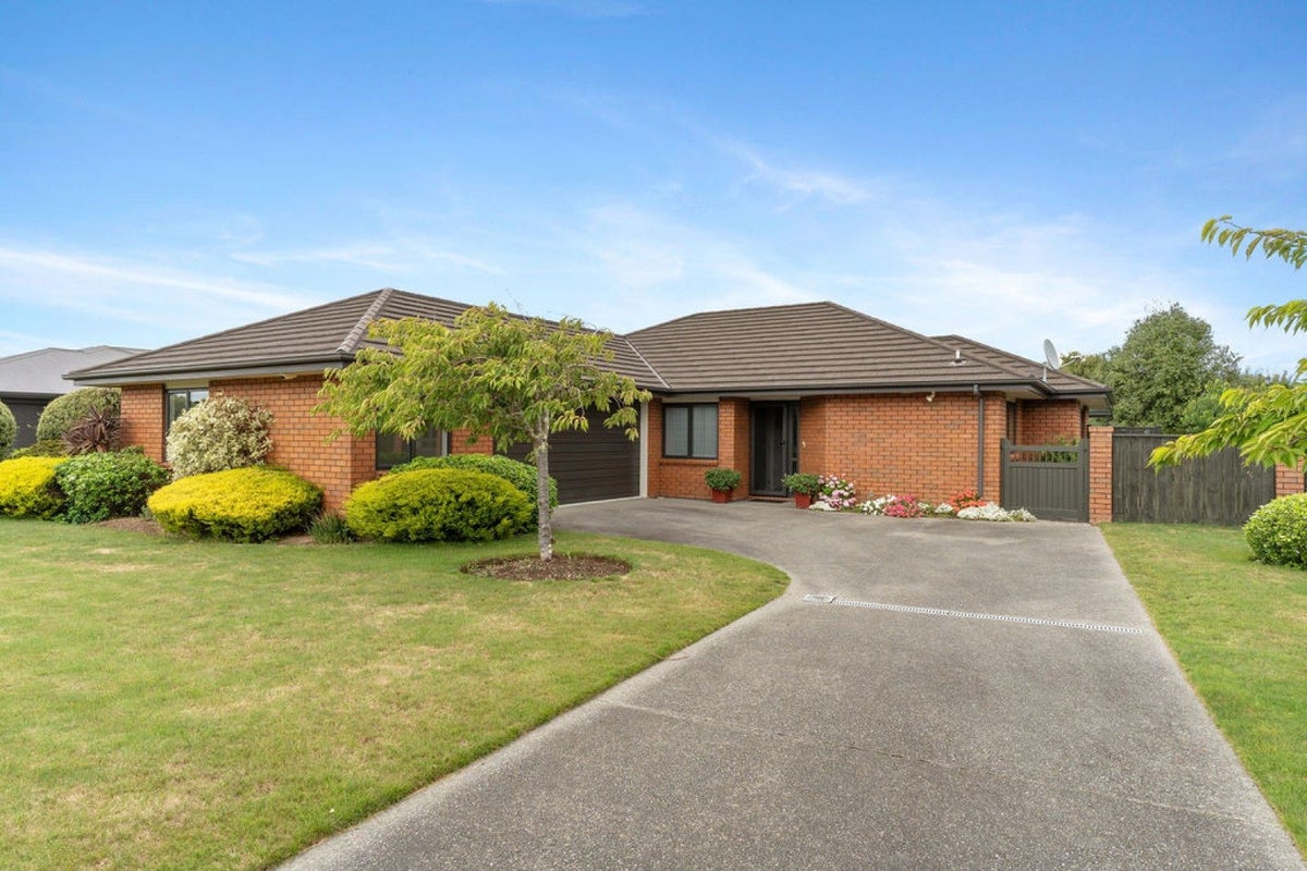 40 Armstrong Avenue, Carterton, Carterton - Carousel 1