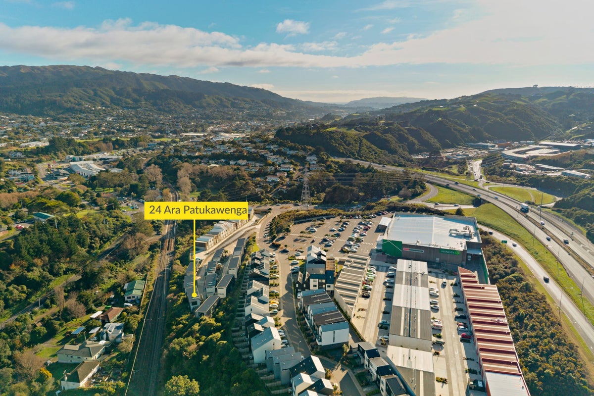 24 Ara Patukawenga, Tawa, Wellington - Carousel 15