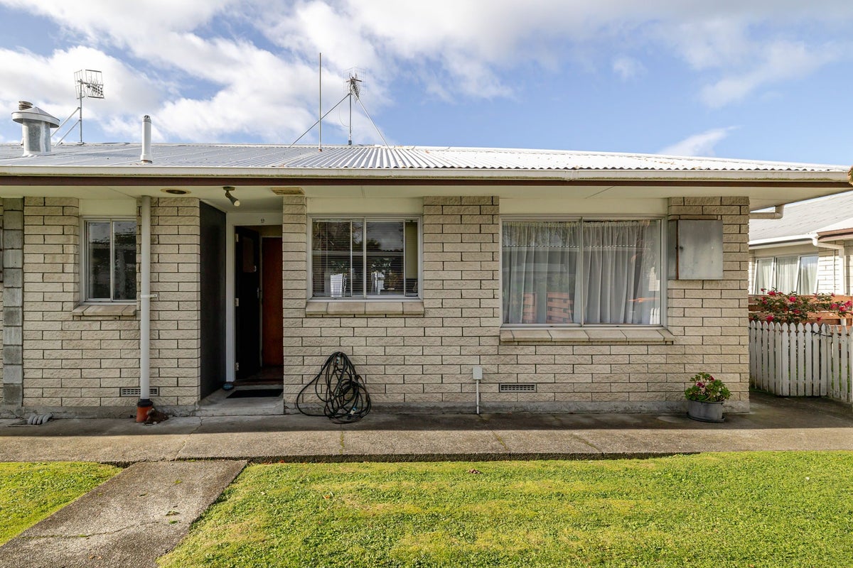 9 South Street, West End, Palmerston North - Carousel 1