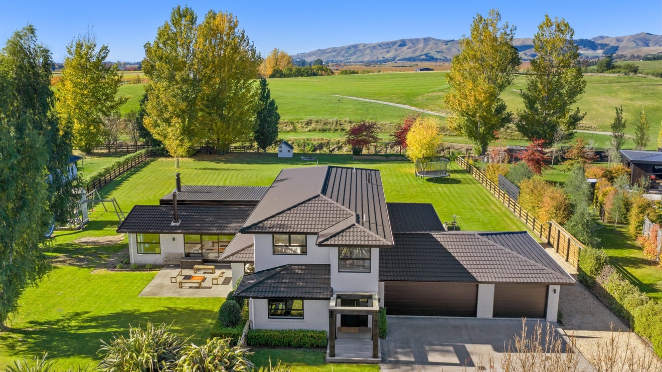 8 Bradleigh Park, Fairhall, Blenheim - Carousel 1