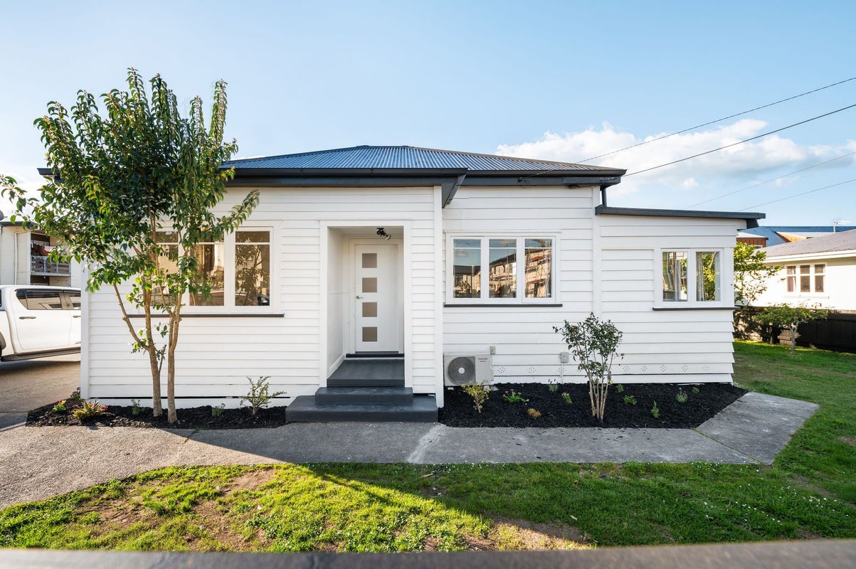 27 Wellington Street, Hamilton East, Hamilton, Waikato - Carousel 1