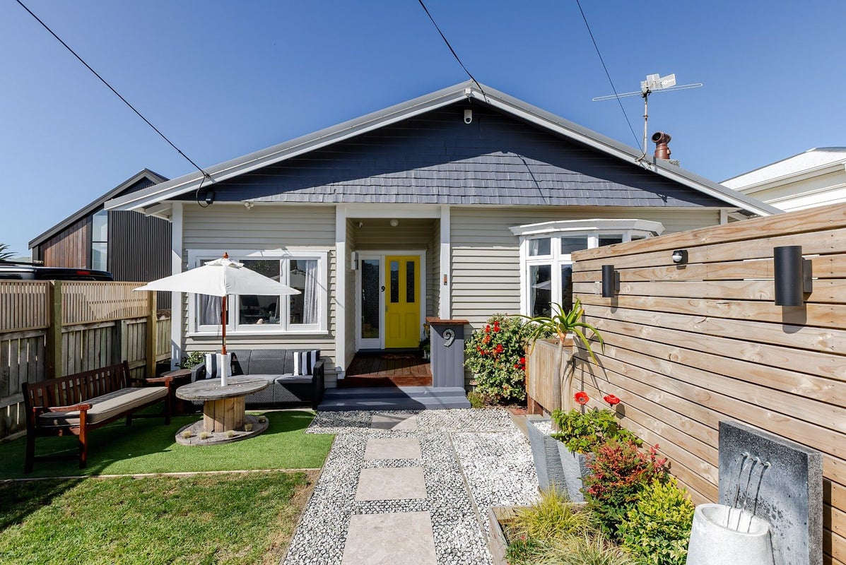 9 Wha Street, Lyall Bay, Wellington - Carousel 1