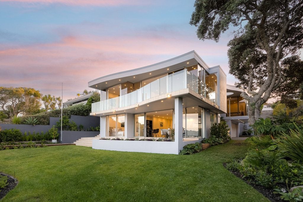 19 Bournemouth Terrace, Murrays Bay, Auckland - Carousel 1