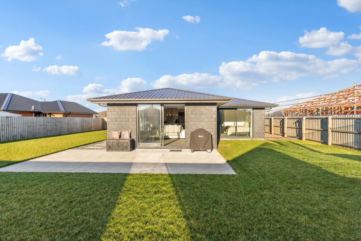 39 Lunn Crescent, Leeston, Leeston - Carousel 13