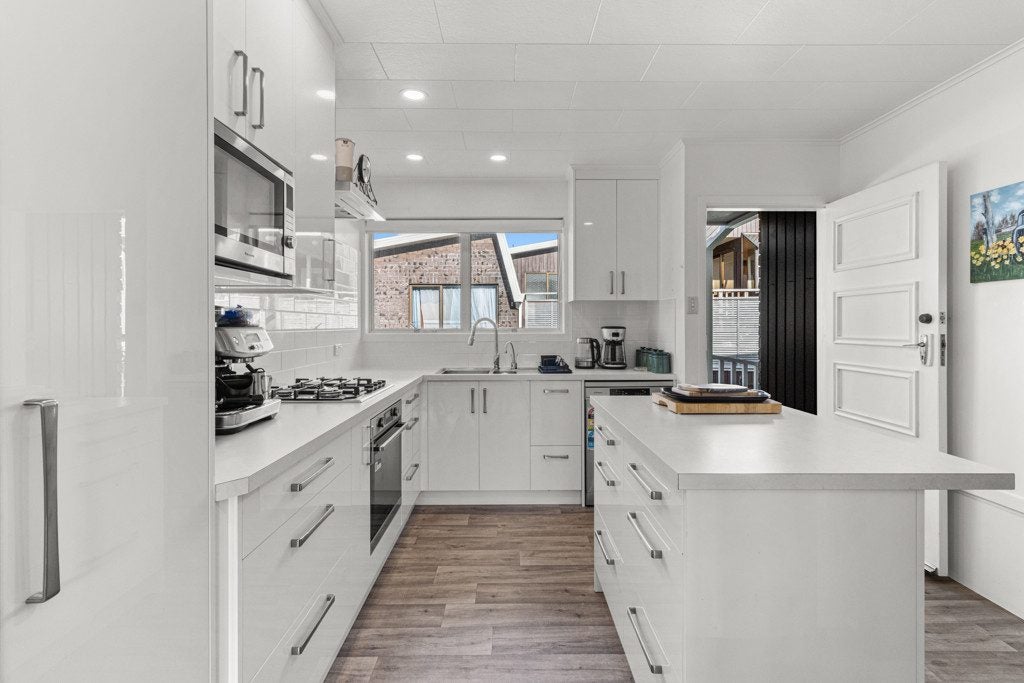 6 Julian Place, Westown, New Plymouth - Carousel 2