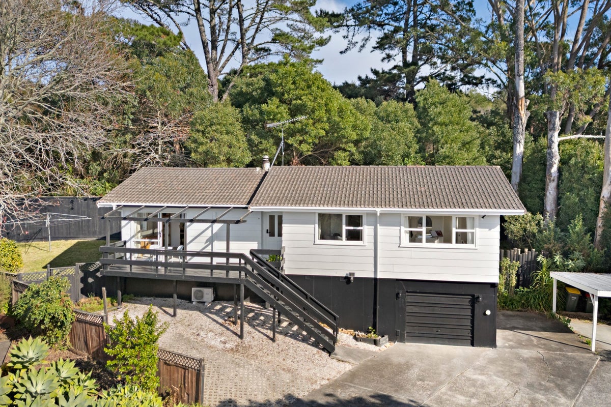 1/3 Aralia Road, Sunnynook, Auckland - Carousel 1