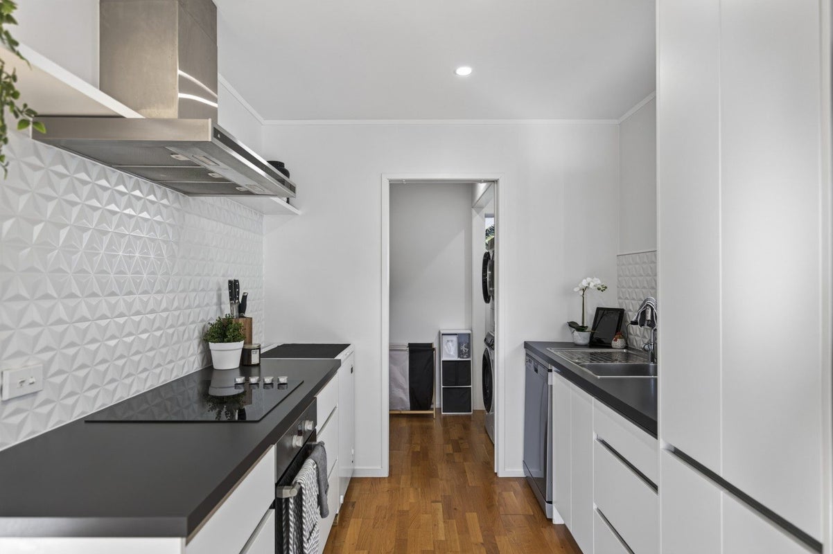21 Heaphy Street, Westown, New Plymouth - Carousel 2