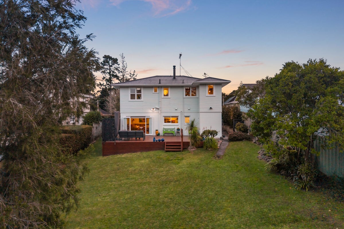 41 Lauderdale Road, Birkdale, Auckland - Carousel 1