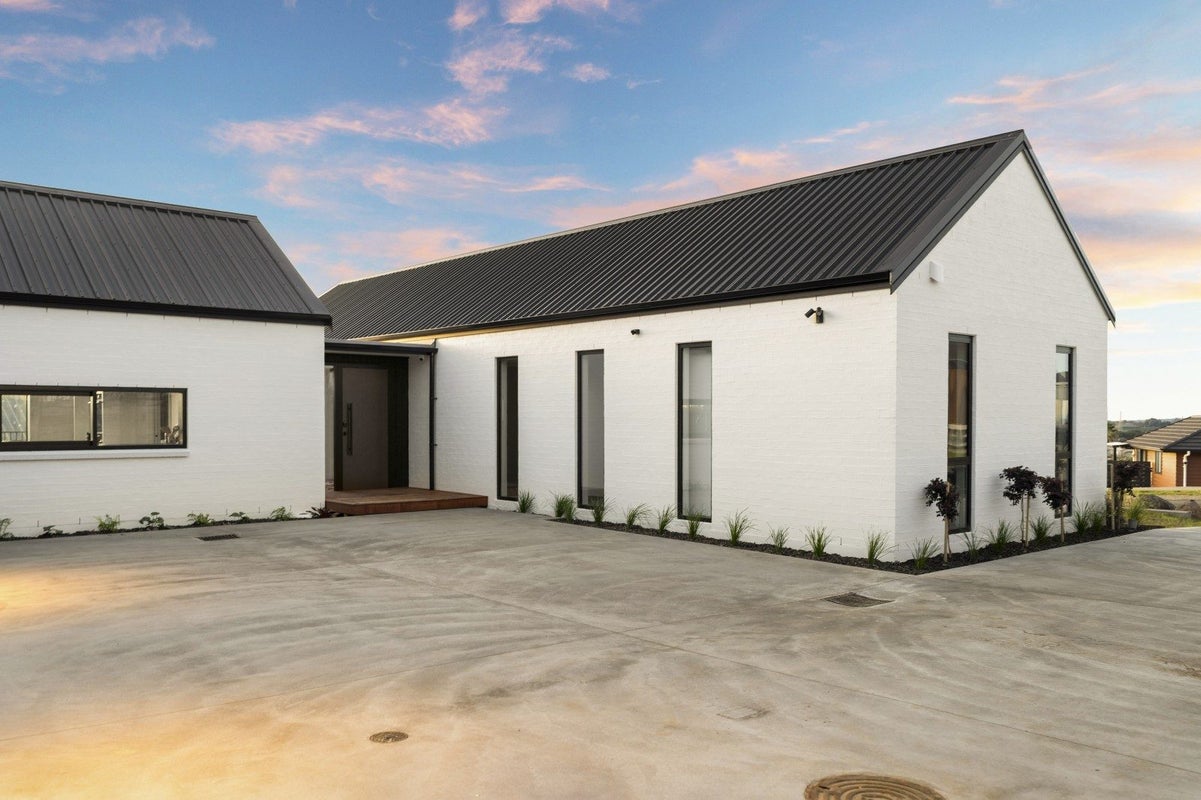 10 Kerr Crescent, Patumahoe, Pukekohe - Carousel 1