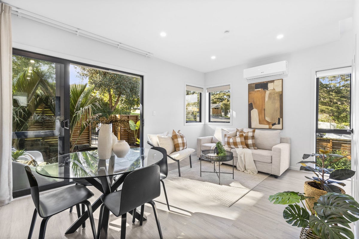 2A McQuoid Place, Glenfield, Auckland - Carousel 1